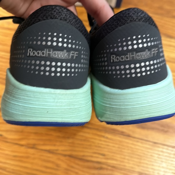 New with tags. ASICS RoadHawk FF. Size 7 women’s. Dark grey/silver/glacier sea - Picture 7 of 7